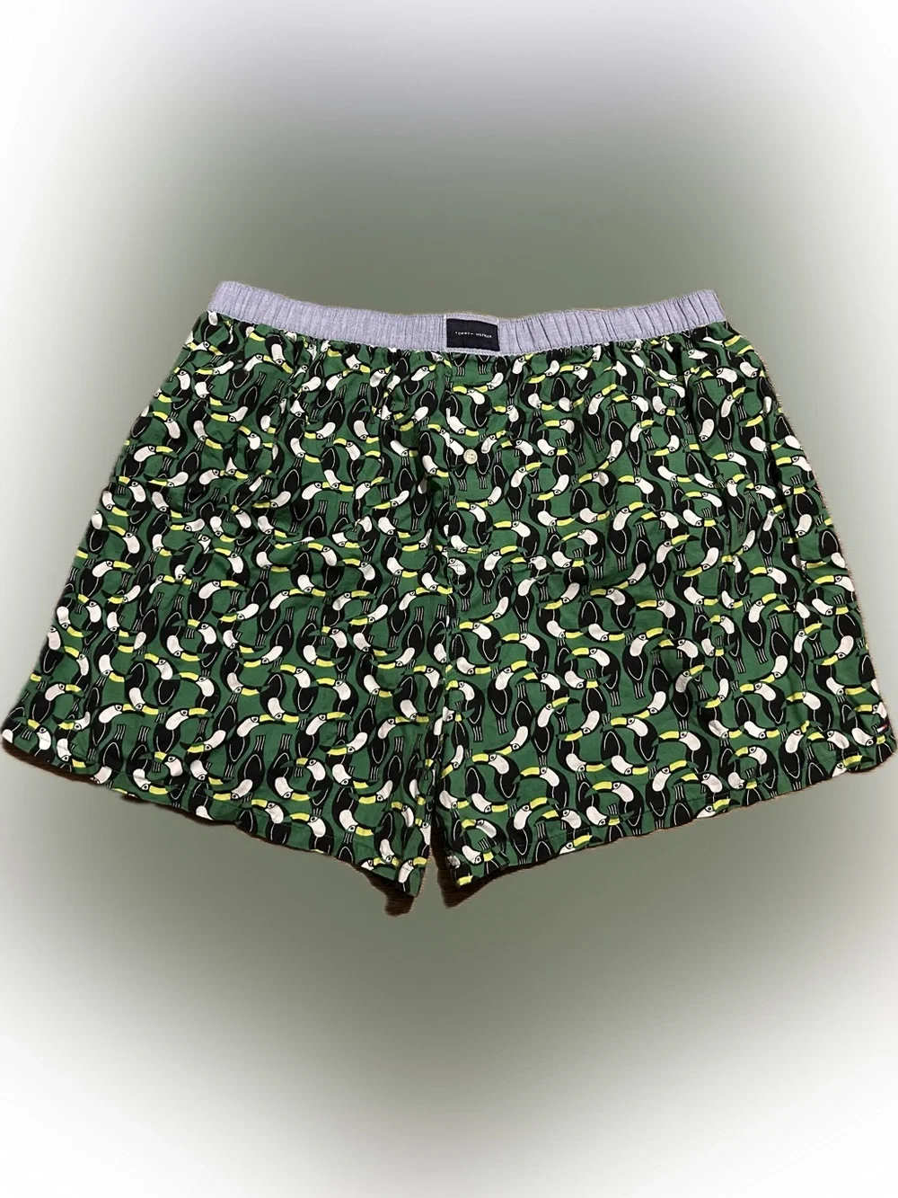 Tommy Hilfiger men's woven boxers featuring an all-over toucan pattern XL